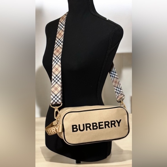Burberry Handbags - Burberry Tan Pochette Travel Convertible Crossbody Bag NWOT